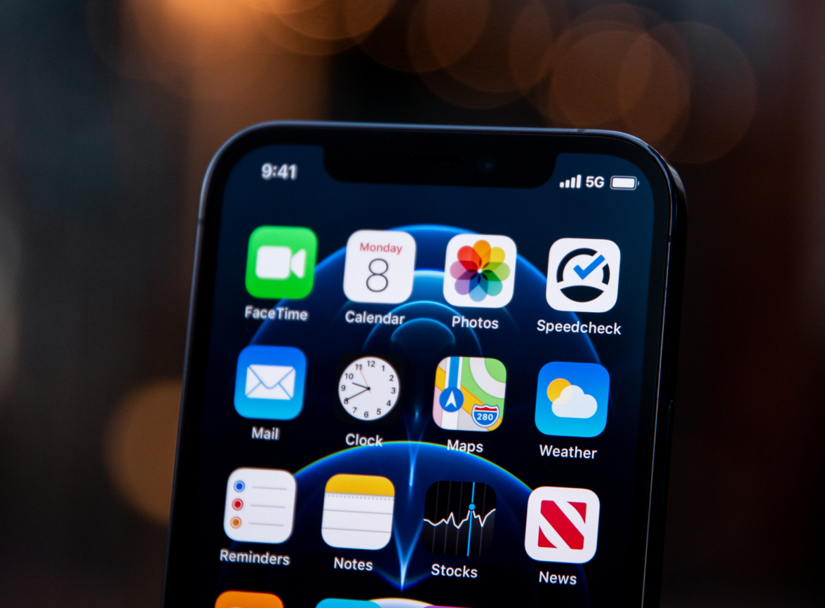 方城苹果手机维修分享为什么 iPhone 12 在冬季会自动关机 